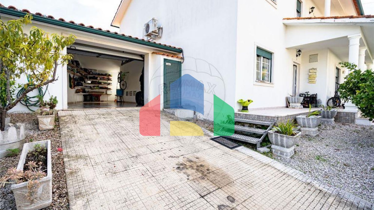 Residential - Single Family Home - T5 - Lousã e Vilarinho, Lousa - PT