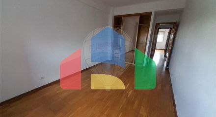 Residential - Condo/Apartment - T2 - Amora, Seixal - PT