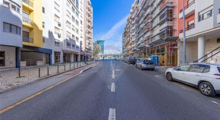 Residential - Condo/Apartment - T3 - Benfica, Lisbon - PT