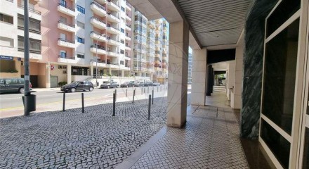 Residential - Condo/Apartment - T3 - Benfica, Lisbon - PT