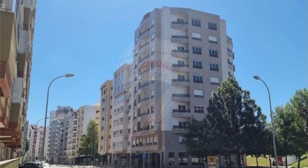 Residential - Condo/Apartment - T3 - Benfica, Lisbon - PT