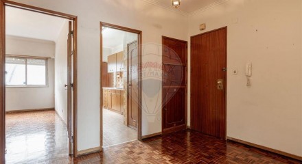 Residential - Condo/Apartment - T2 - Benfica, Lisbon - PT