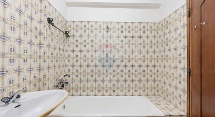 Residential - Condo/Apartment - T2 - Benfica, Lisbon - PT