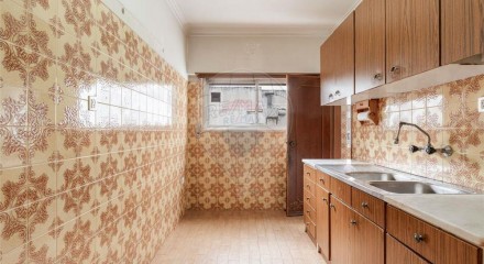 Residential - Condo/Apartment - T2 - Benfica, Lisbon - PT