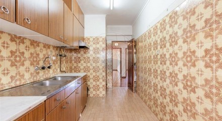 Residential - Condo/Apartment - T2 - Benfica, Lisbon - PT