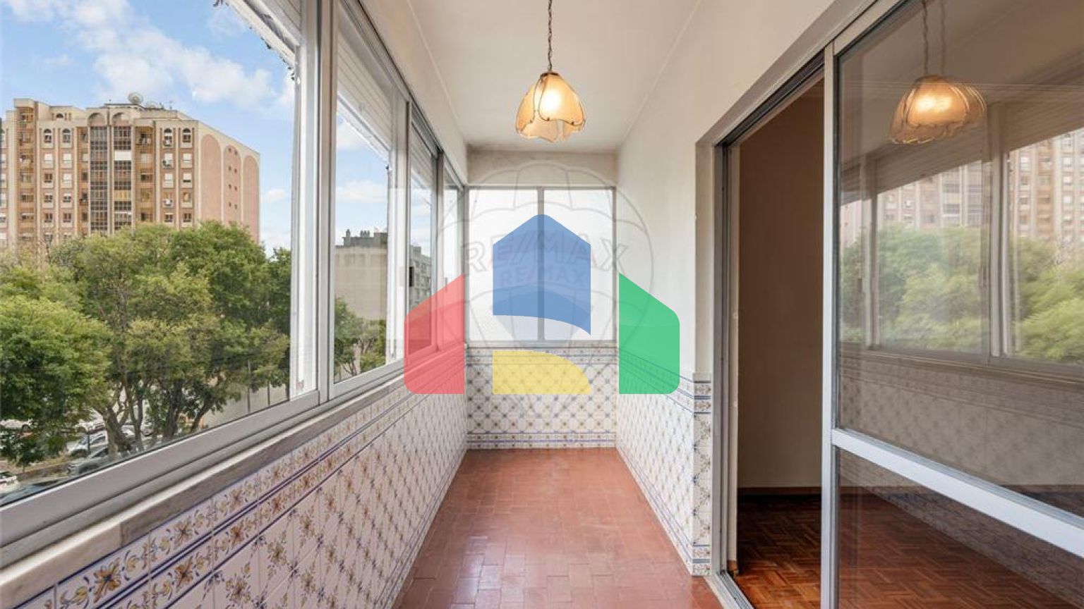 Residential - Condo/Apartment - T2 - Benfica, Lisbon - PT