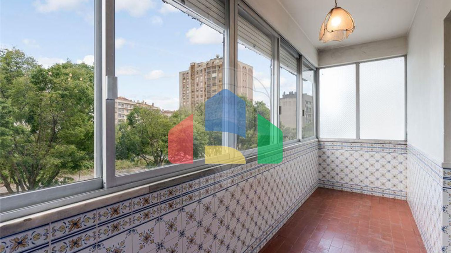 Residential - Condo/Apartment - T2 - Benfica, Lisbon - PT