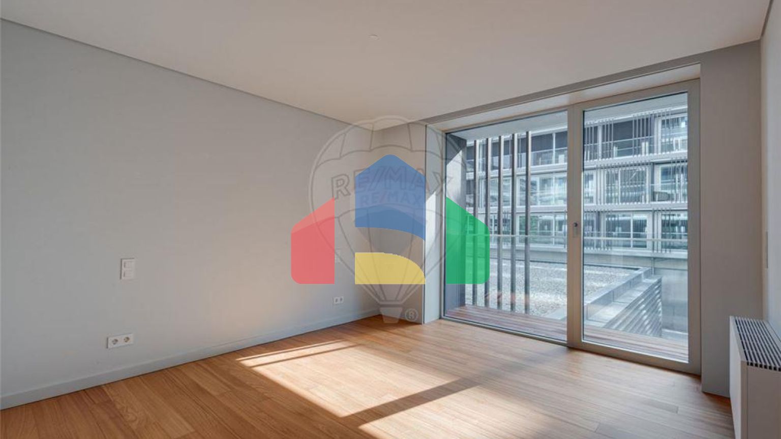 Residential - Condo/Apartment - T3 - Matosinhos e Leça da Palmeira, Matosinhos - PT