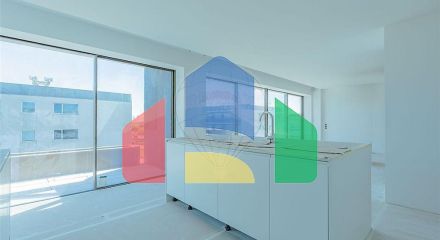 Residential - Condo/Apartment - T4 - Matosinhos e Leça da Palmeira, Matosinhos - PT