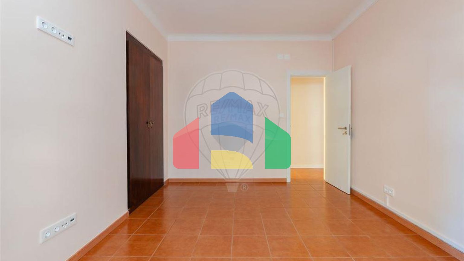 Residential - Condo/Apartment - T1 - Moscavide e Portela, Loures - PT