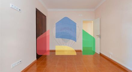 Residential - Condo/Apartment - T1 - Moscavide e Portela, Loures - PT