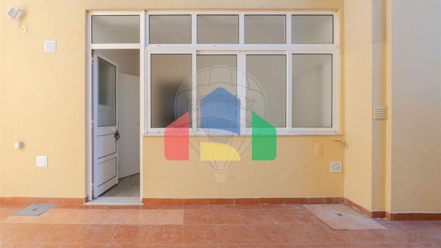 Residential - Condo/Apartment - T1 - Moscavide e Portela, Loures - PT