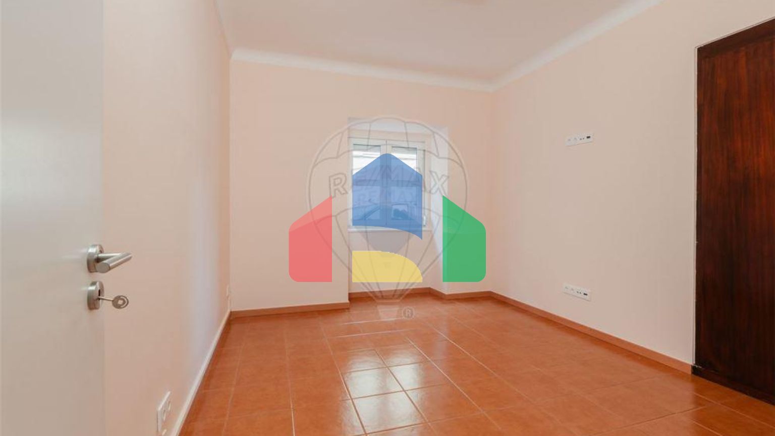 Residential - Condo/Apartment - T1 - Moscavide e Portela, Loures - PT