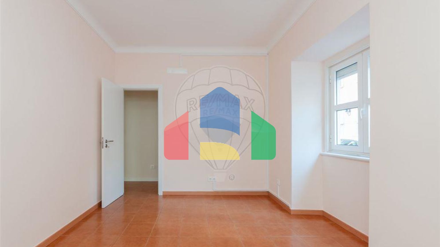 Residential - Condo/Apartment - T1 - Moscavide e Portela, Loures - PT