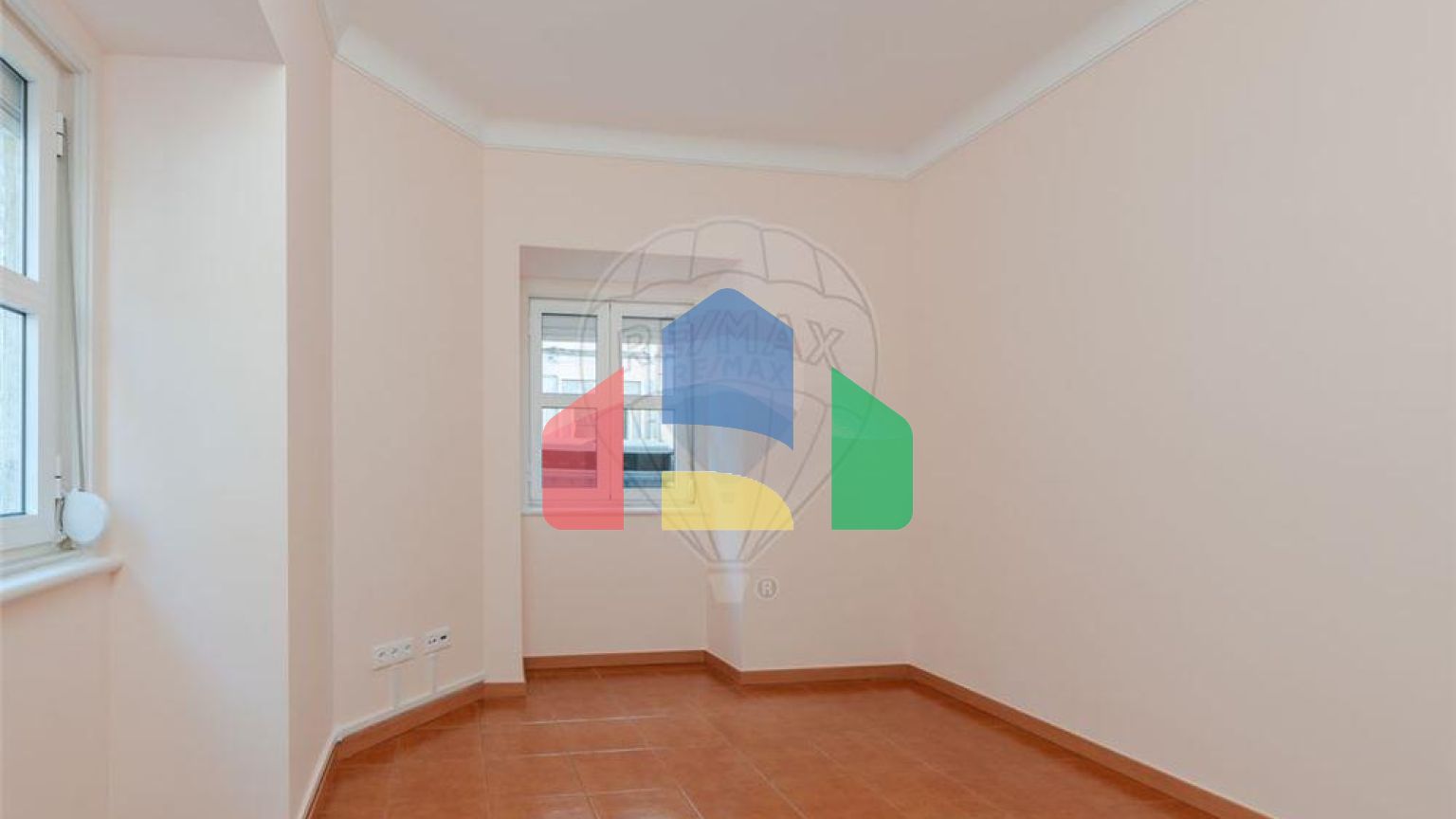 Residential - Condo/Apartment - T1 - Moscavide e Portela, Loures - PT