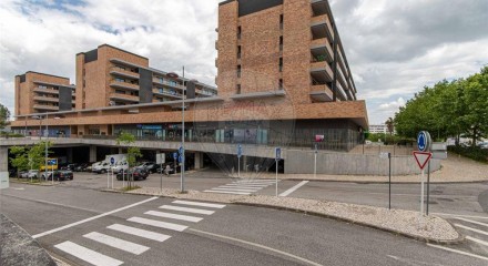 Residential - Condo/Apartment - T2 - Moscavide e Portela, Loures - PT