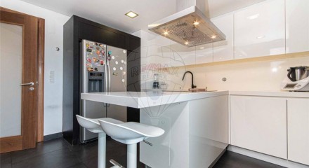 Residential - Condo/Apartment - T2 - Moscavide e Portela, Loures - PT
