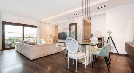 Residential - Condo/Apartment - T2 - Moscavide e Portela, Loures - PT