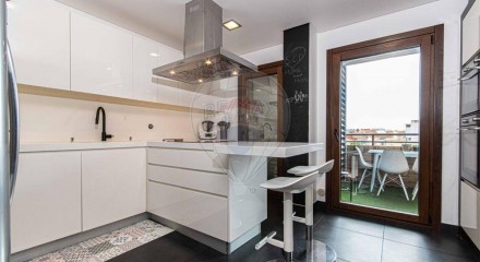 Residential - Condo/Apartment - T2 - Moscavide e Portela, Loures - PT
