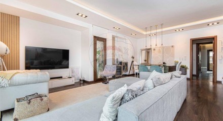 Residential - Condo/Apartment - T2 - Moscavide e Portela, Loures - PT