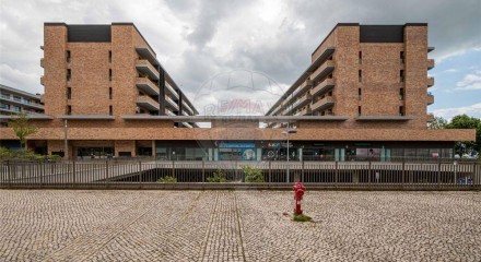 Residential - Condo/Apartment - T2 - Moscavide e Portela, Loures - PT