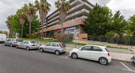 Residential - Condo/Apartment - T2 - Moscavide e Portela, Loures - PT