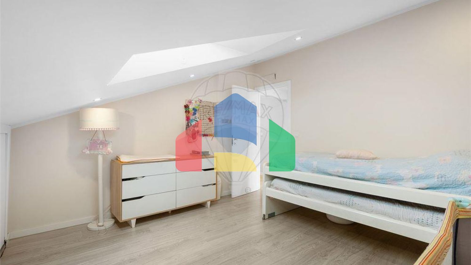 Residential - Condo/Apartment - T5 - Algueirao-Mem Martins, Sintra - PT