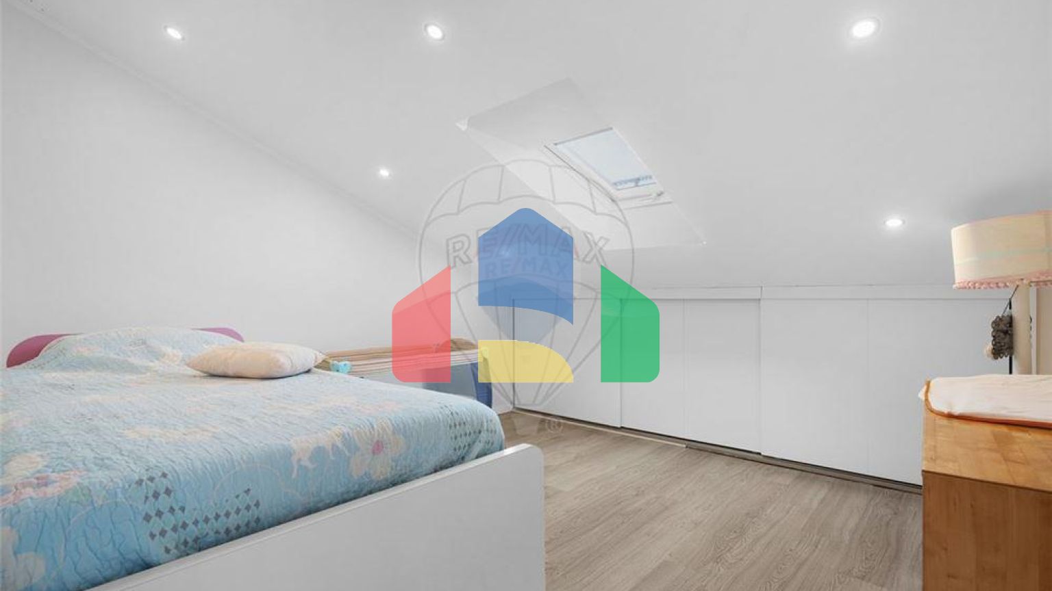 Residential - Condo/Apartment - T5 - Algueirao-Mem Martins, Sintra - PT