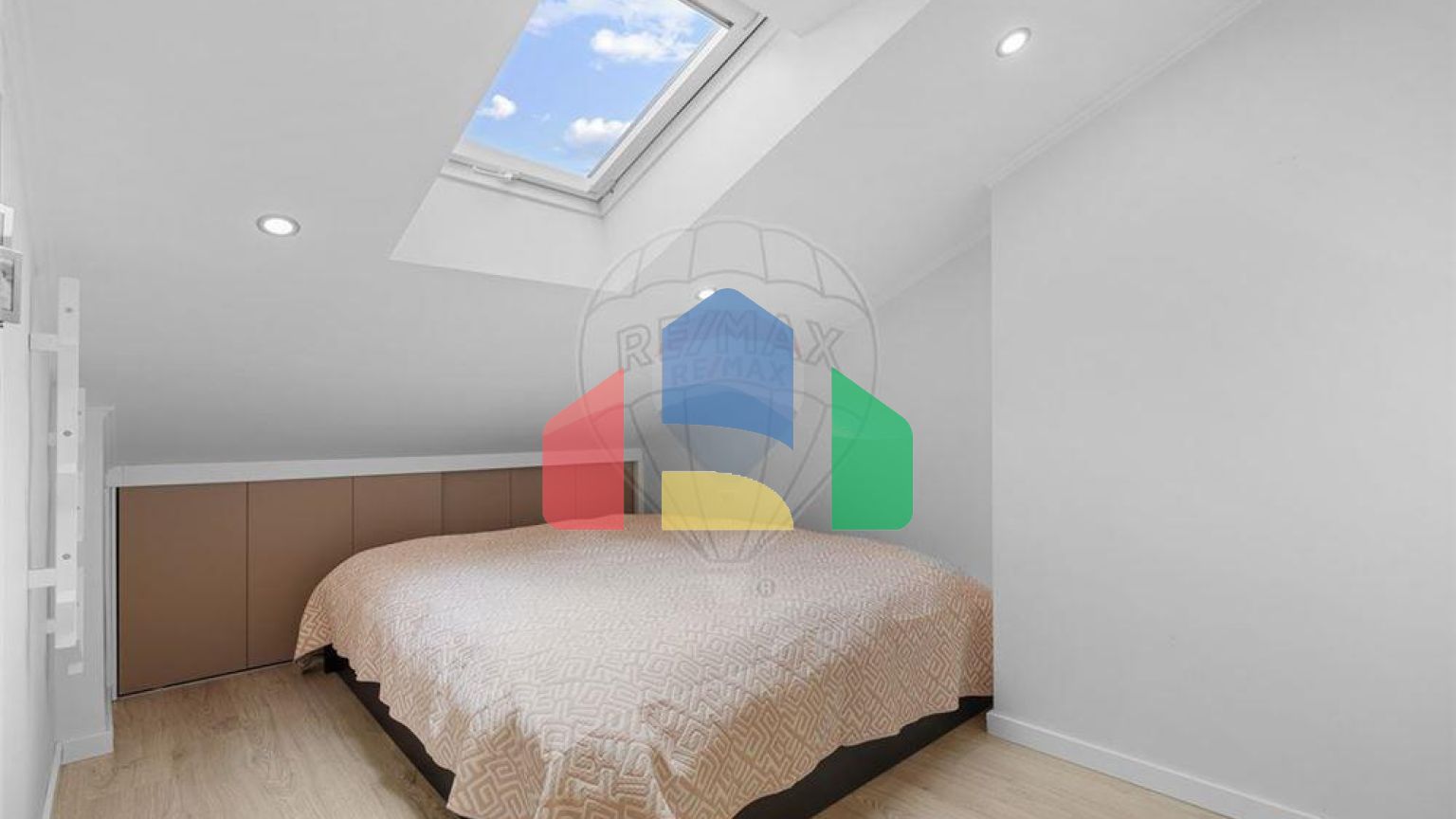 Residential - Condo/Apartment - T5 - Algueirao-Mem Martins, Sintra - PT