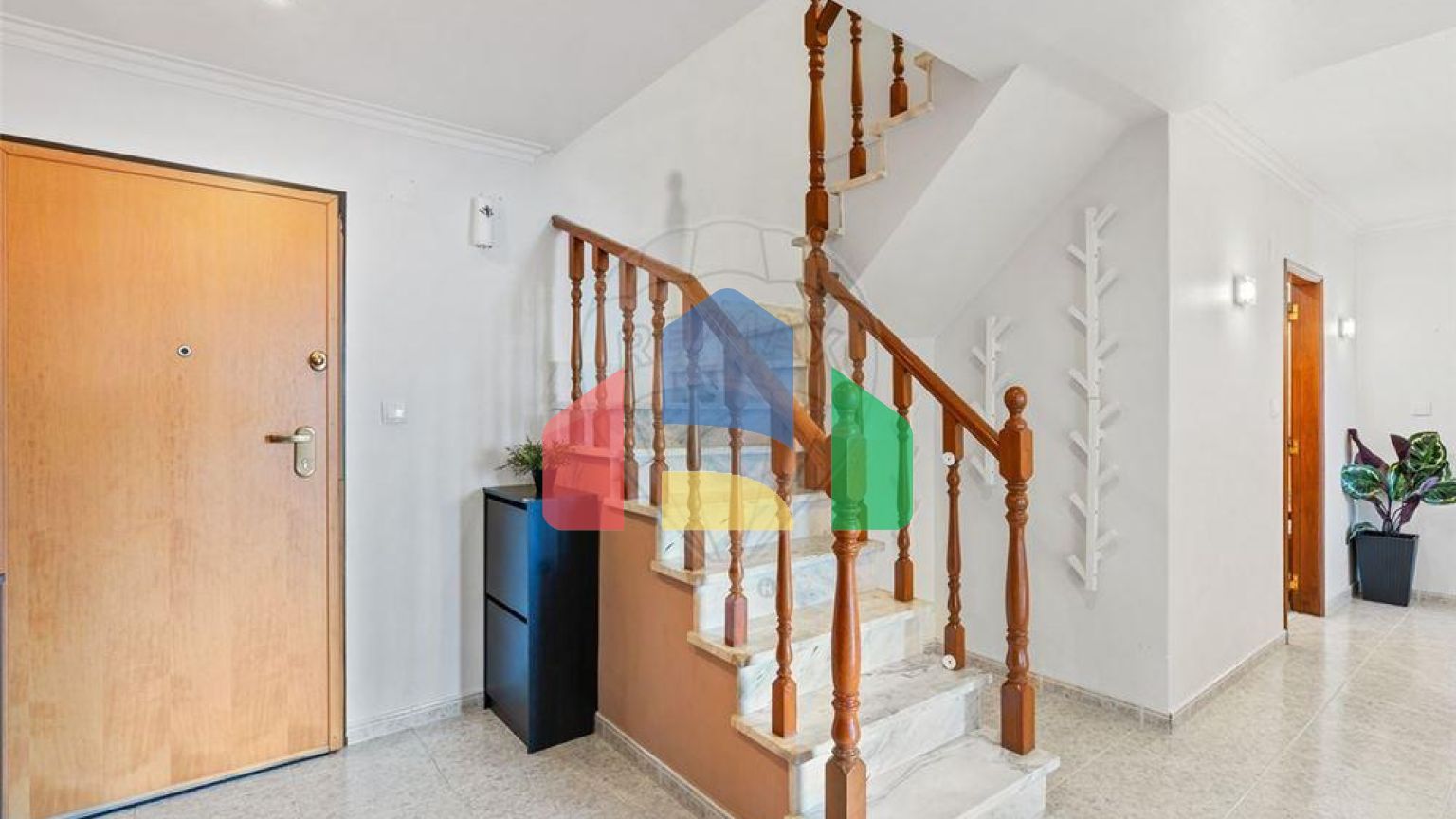 Residential - Condo/Apartment - T5 - Algueirao-Mem Martins, Sintra - PT