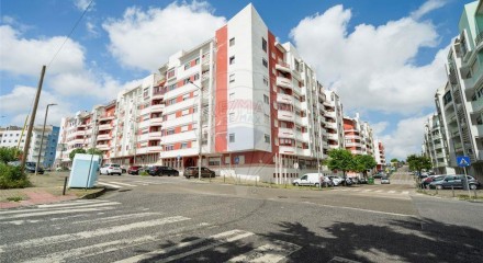 Residential - Condo/Apartment - T2 - Algueirao-Mem Martins, Sintra - PT