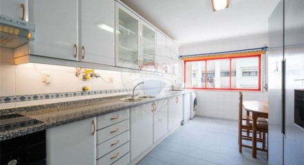 Residential - Condo/Apartment - T2 - Algueirao-Mem Martins, Sintra - PT
