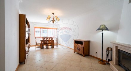 Residential - Condo/Apartment - T2 - Algueirao-Mem Martins, Sintra - PT