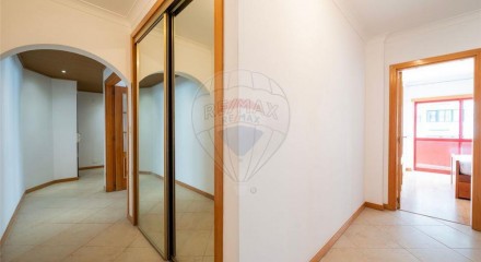 Residential - Condo/Apartment - T2 - Algueirao-Mem Martins, Sintra - PT