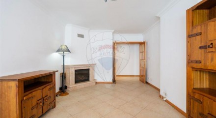 Residential - Condo/Apartment - T2 - Algueirao-Mem Martins, Sintra - PT