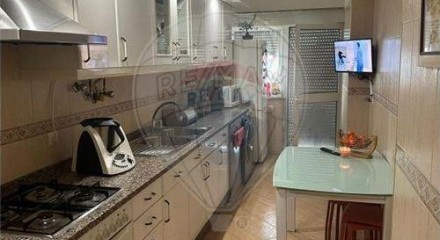 Residential - Condo/Apartment - T2 - Algueirao-Mem Martins, Sintra - PT