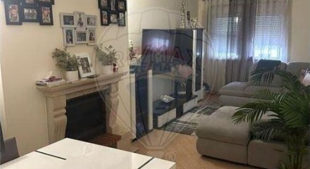 Residential - Condo/Apartment - T2 - Algueirao-Mem Martins, Sintra - PT