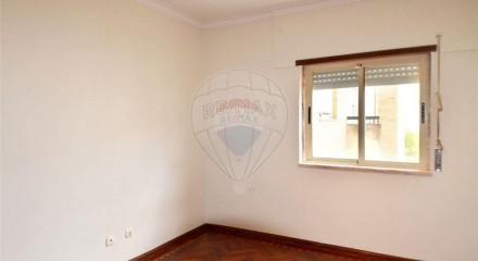 Residential - Condo/Apartment - T2 - Carregado e Cadafais, Alenquer - PT
