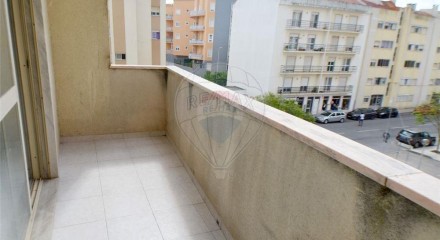 Residential - Condo/Apartment - T2 - Carregado e Cadafais, Alenquer - PT
