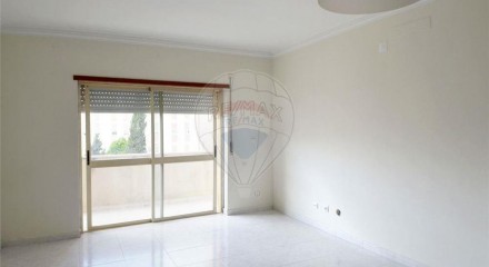 Residential - Condo/Apartment - T2 - Carregado e Cadafais, Alenquer - PT