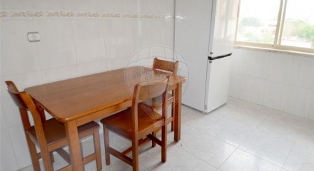 Residential - Condo/Apartment - T2 - Carregado e Cadafais, Alenquer - PT