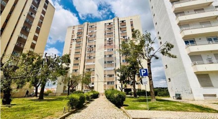 Residential - Condo/Apartment - T3 - Carregado e Cadafais, Alenquer - PT