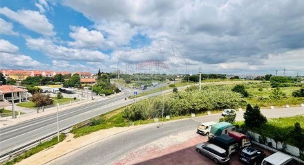 Residential - Condo/Apartment - T3 - Carregado e Cadafais, Alenquer - PT