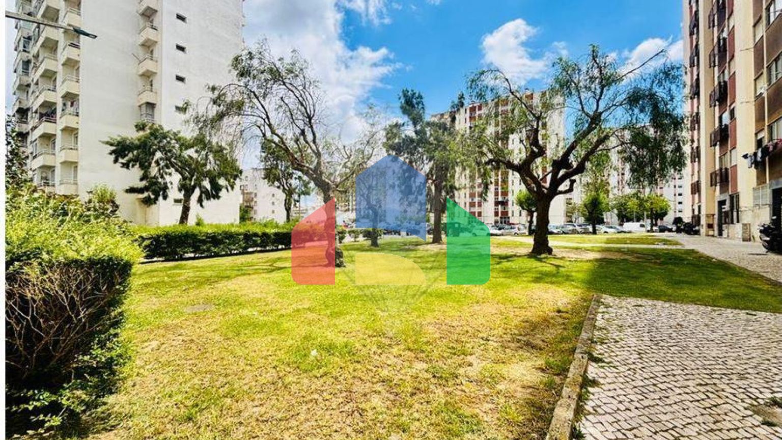 Residential - Condo/Apartment - T3 - Carregado e Cadafais, Alenquer - PT