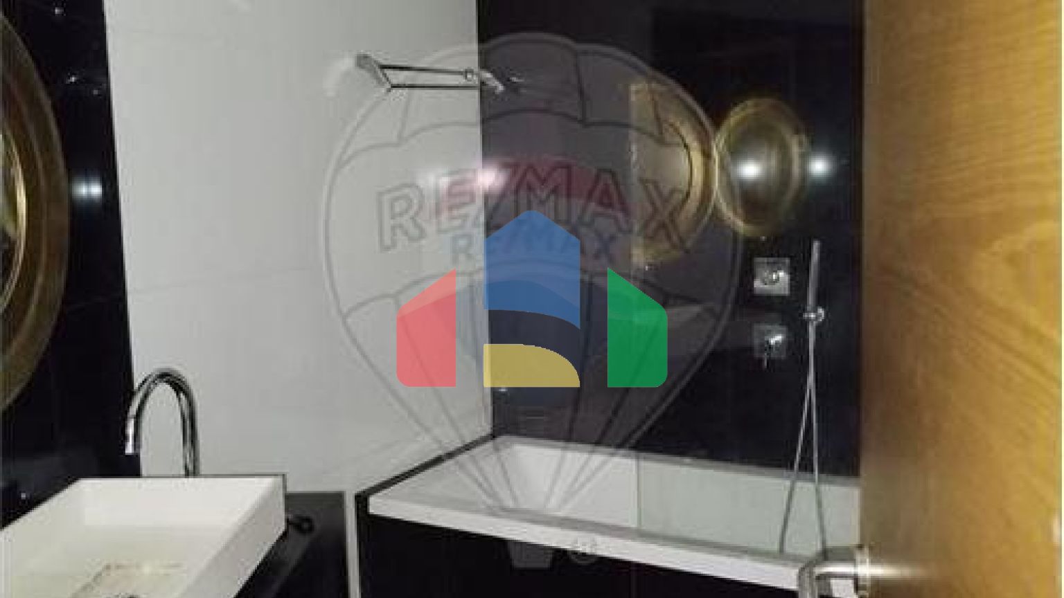 Residential - Condo/Apartment - T3 - Sacavém e Prior Velho, Loures - PT