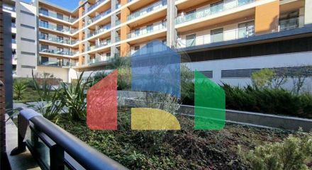 Residential - Condo/Apartment - T3 - Sacavém e Prior Velho, Loures - PT