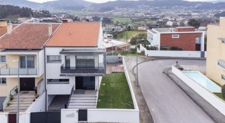 Residential - Single Family Home - T3 - Esporoes, Braga - PT