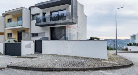 Residential - Single Family Home - T3 - Esporoes, Braga - PT