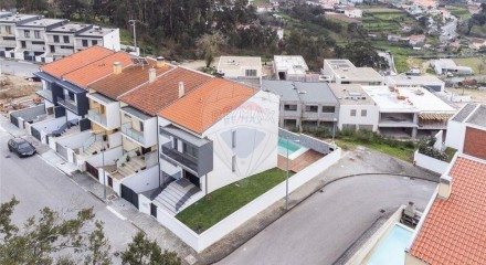 Residential - Single Family Home - T3 - Esporoes, Braga - PT