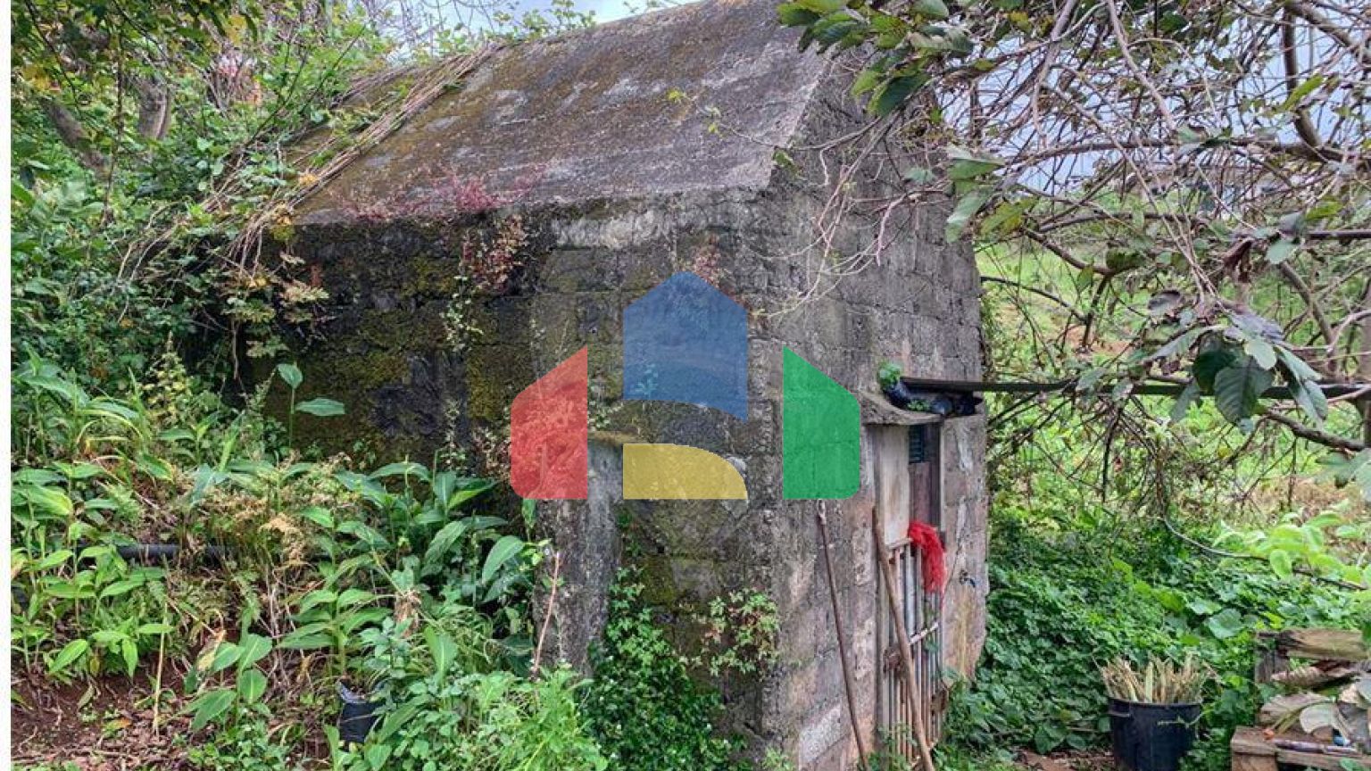 Residential - Single Family Home - T3 - Sao Jorge, Santana - PT